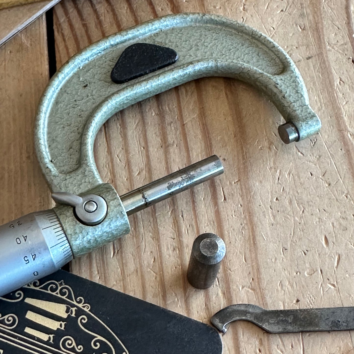 H1622 Vintage MICROMETER