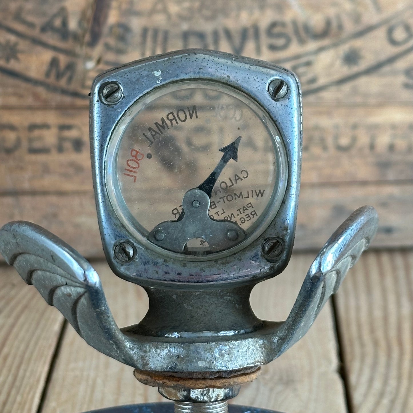 SOLD. VD985 Vintage 1920s-1930s WILMOT BREEDEN “CALORMETER” CAR HOOD winged radiator temperature gauge display item