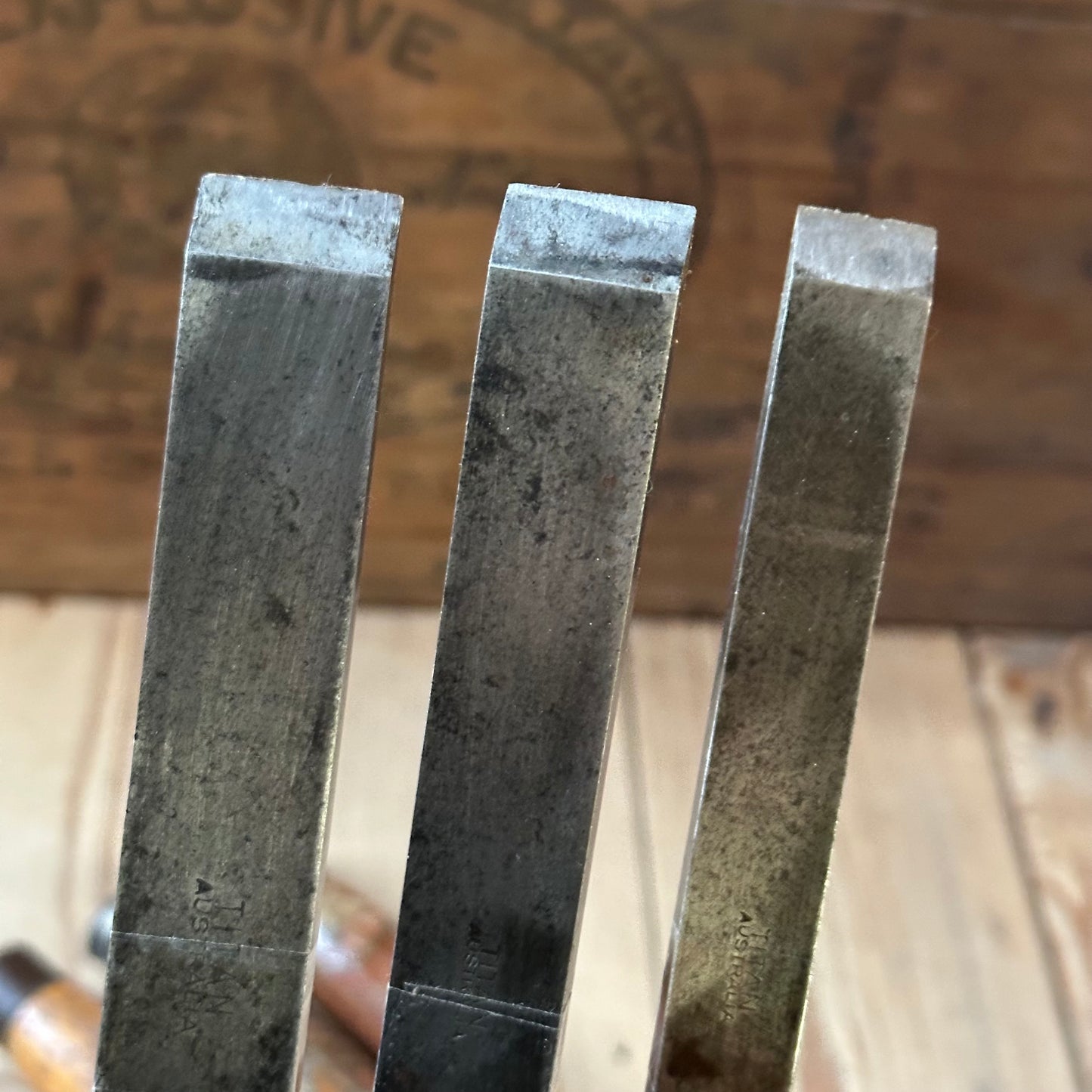 H2459 ICONIC! Vintage set of 6 x TITAN AUSTRALIA No:101 Registered Firmer CHISELS