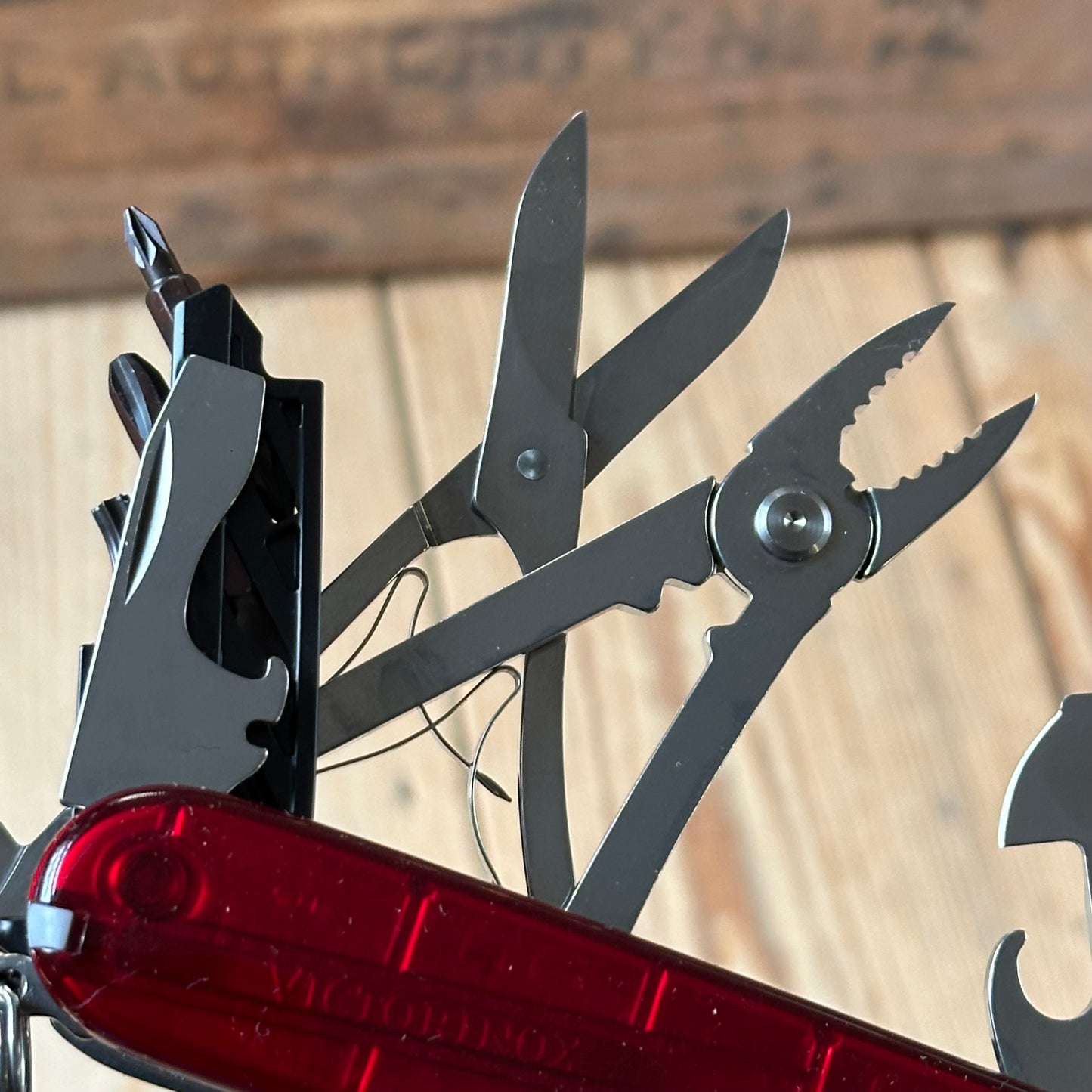 K54 NEW! Victorinox CYBERTOOL Medium SWISS ARMY KNIFE Victorinox