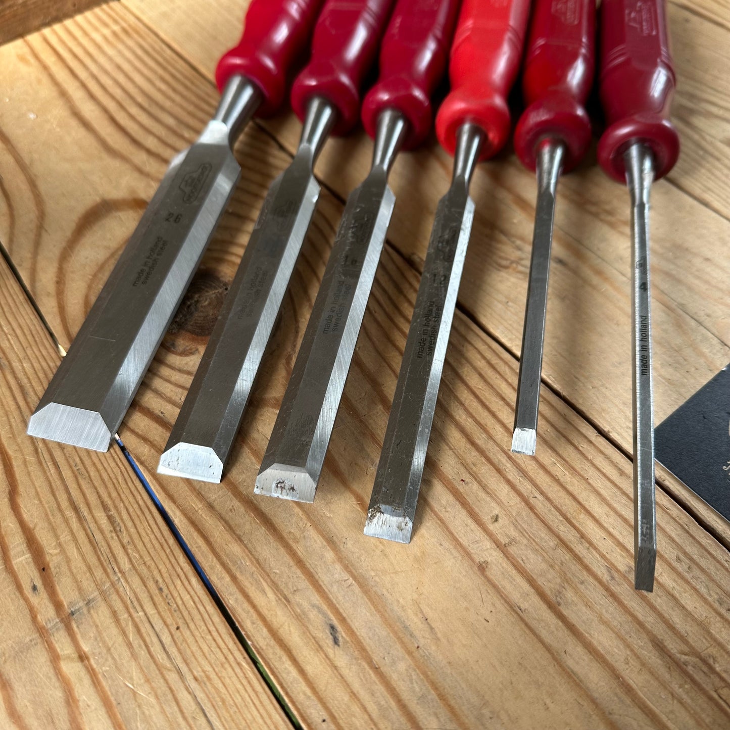 N1817 AWESOME! Vintage set of 6 NOOITGEDAGT Holland red resin handle BEVEL CHISELS