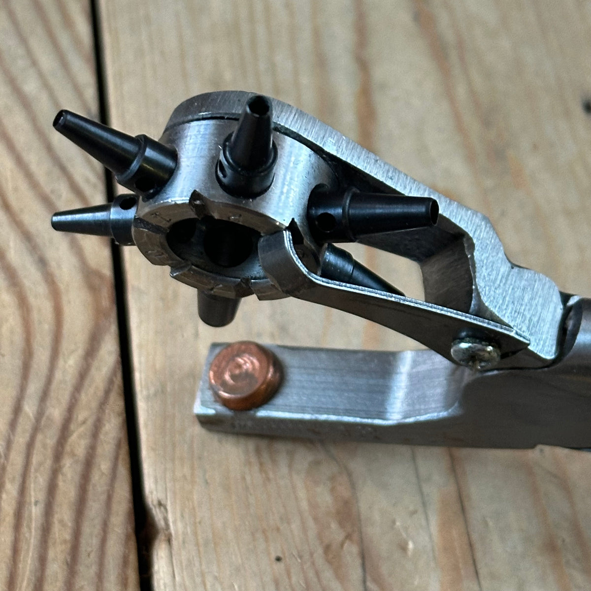H2543 TIDY! Vintage LEATHER PUNCH Osborne USA