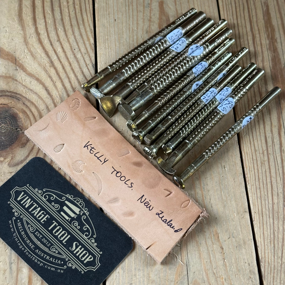 XL1-61-75 Vintage 1 x KELLY TOOLS New Zealand LEATHER STAMP or PUNCH