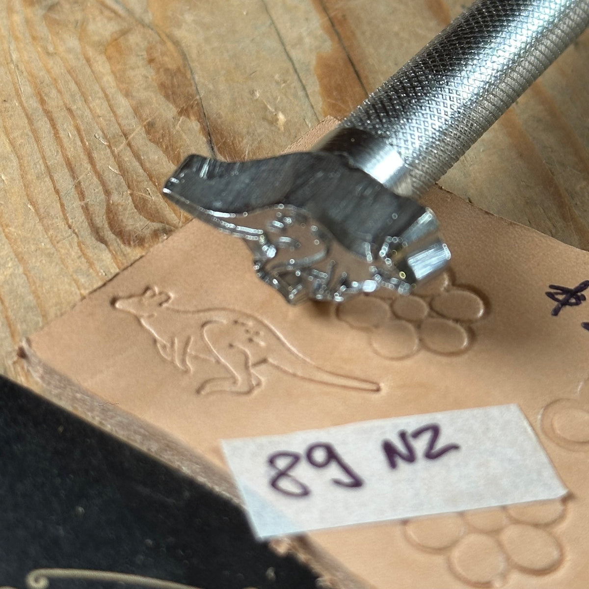 XL1 Vintage 1 x USA & NZ LEATHER STAMP or PUNCH