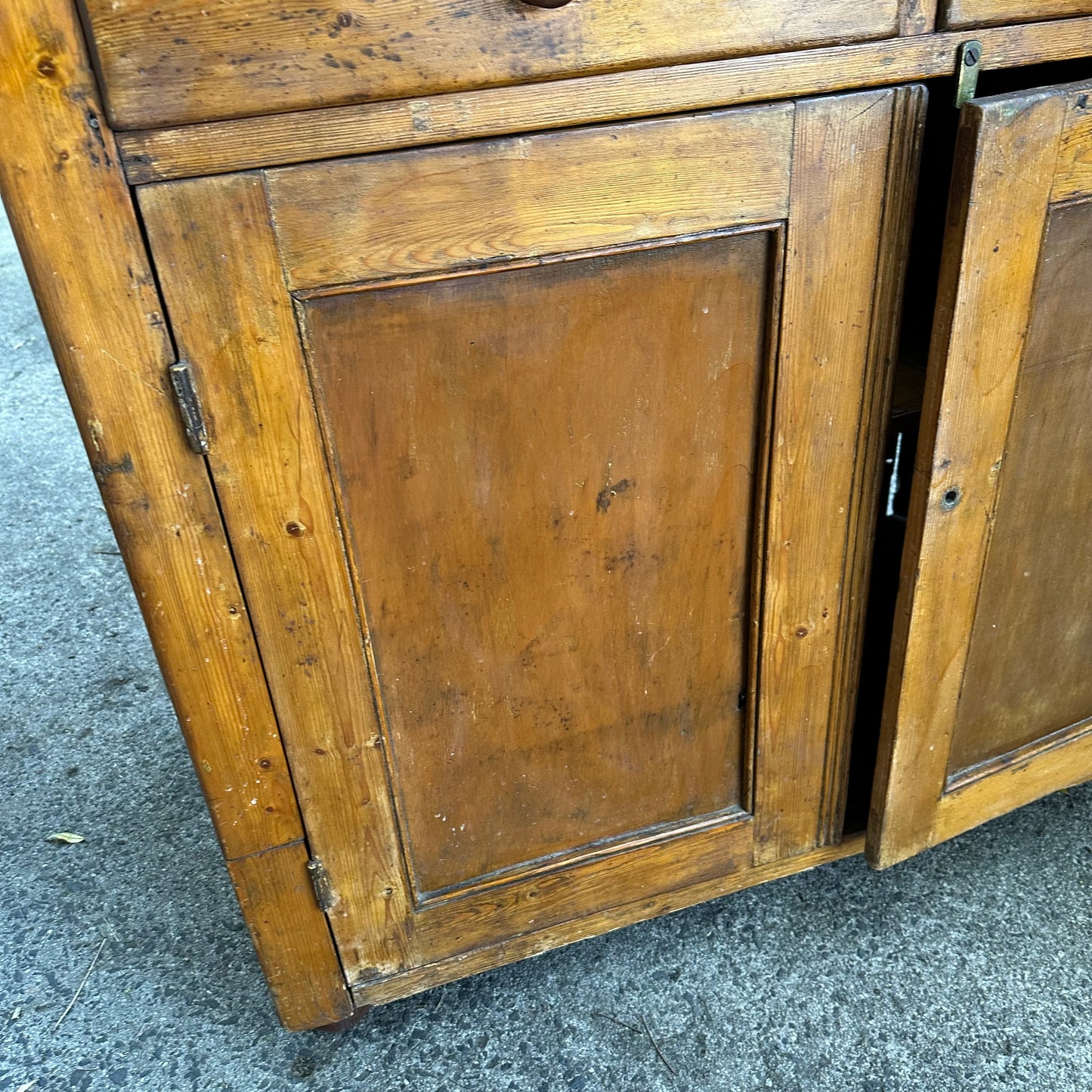 H2384 Vintage shabby chic FEDERATION era PINE kitchen cabinet CUPBOARD