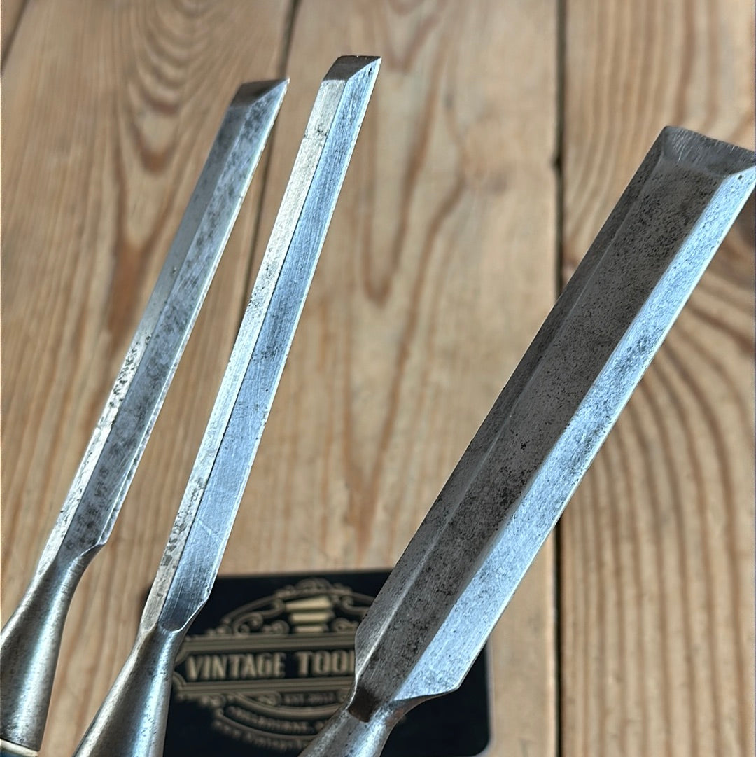 D765 Vintage STANLEY 3 x beveled CHISELS