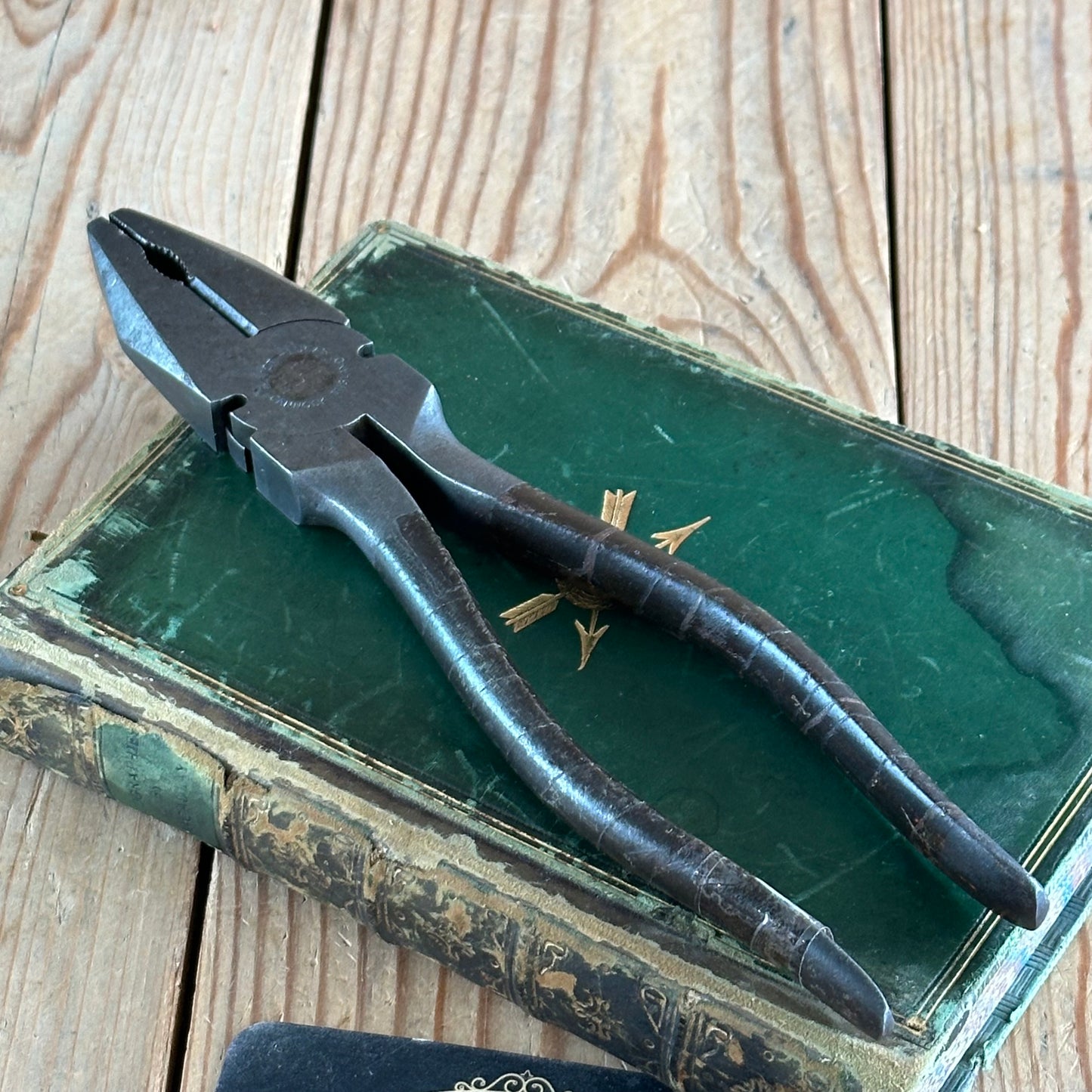 H1777 Vintage ELLIOT LUCAS England “Ultra Tensile” PLIERS