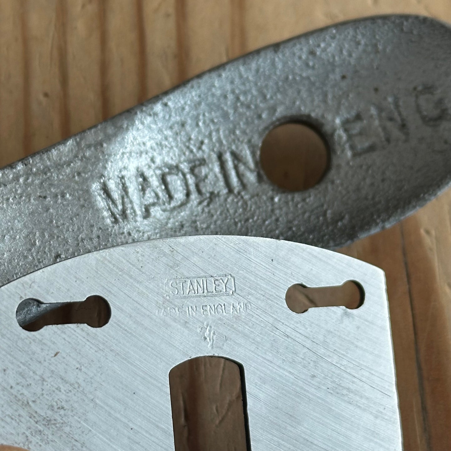 D1814 Vintage pair of STANLEY England No.151 flat & No.151R CONVEX curved base MALLEABLE IRON adjustable SPOKESHAVES