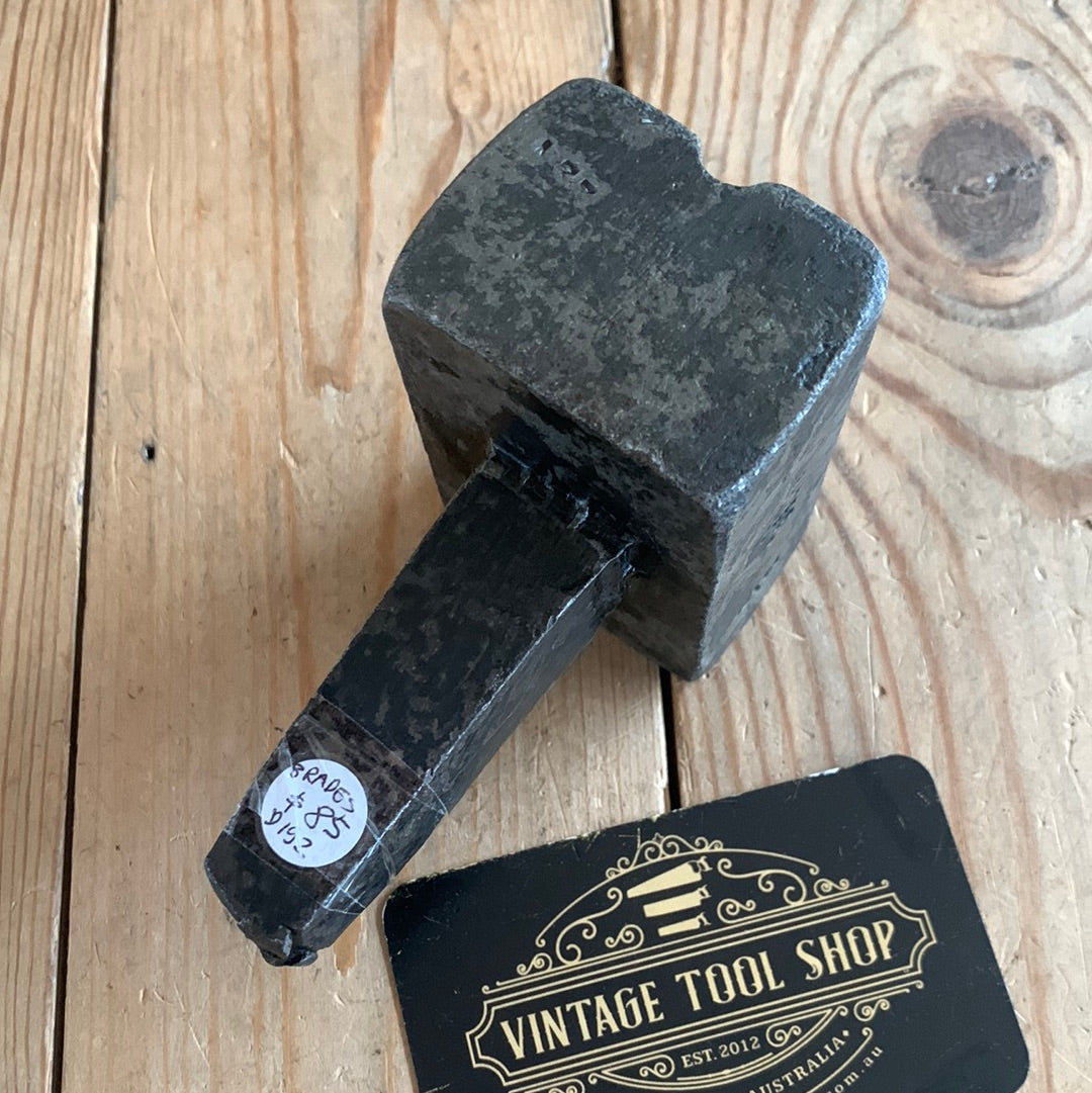 D192 Vintage 1940 BRADES England HARDY anvil METALWORKING tool