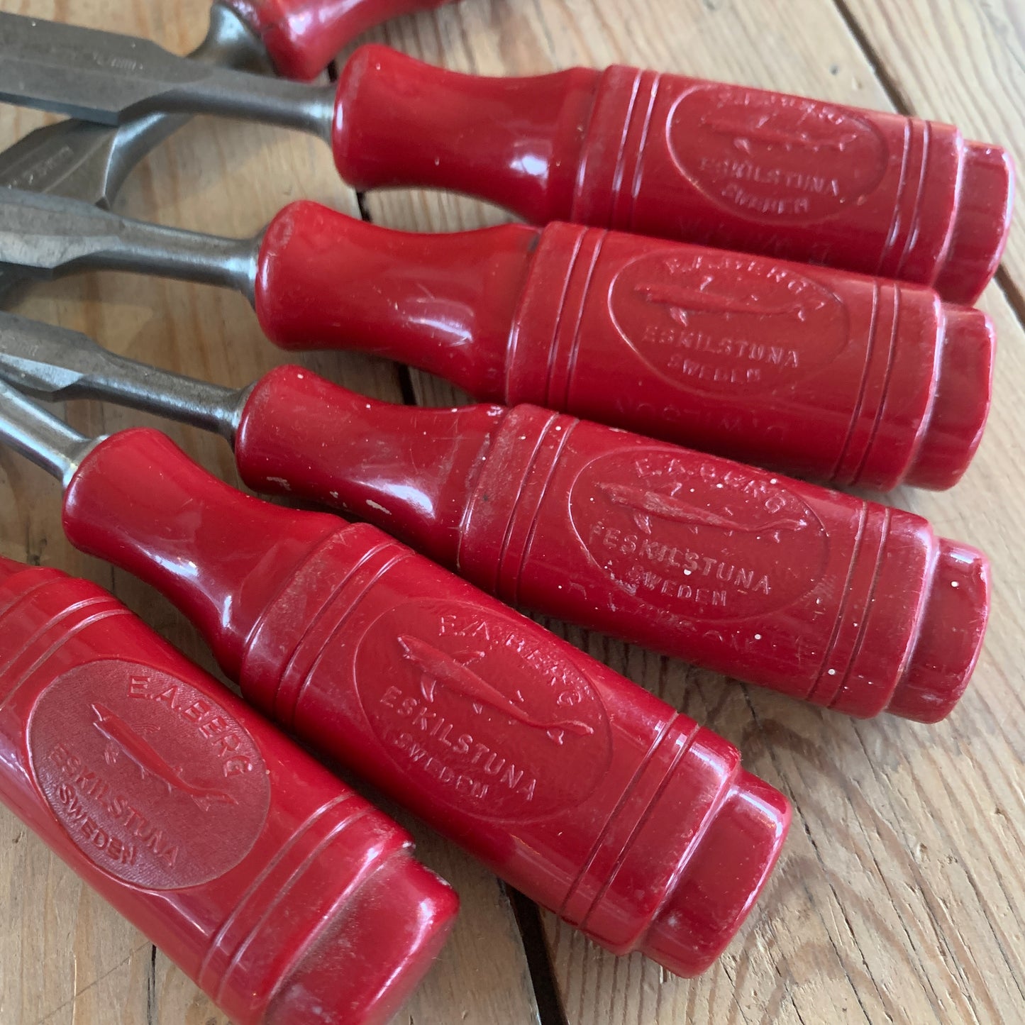 SOLD T9863 Vintage set of 6 + 1 SWEDISH E.A. BERG red resin handle BEVEL CHISELS