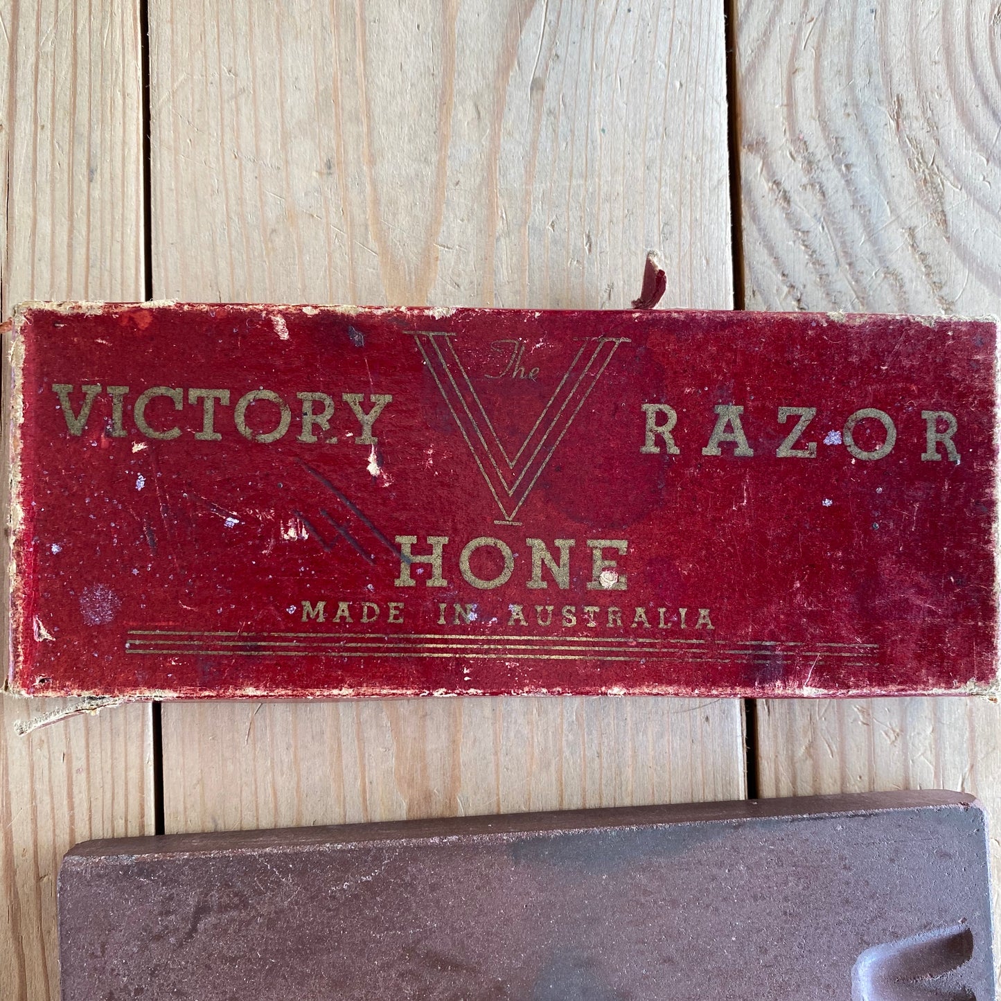SOLD Vintage Australian VICTORY razor BARBER HONE A73