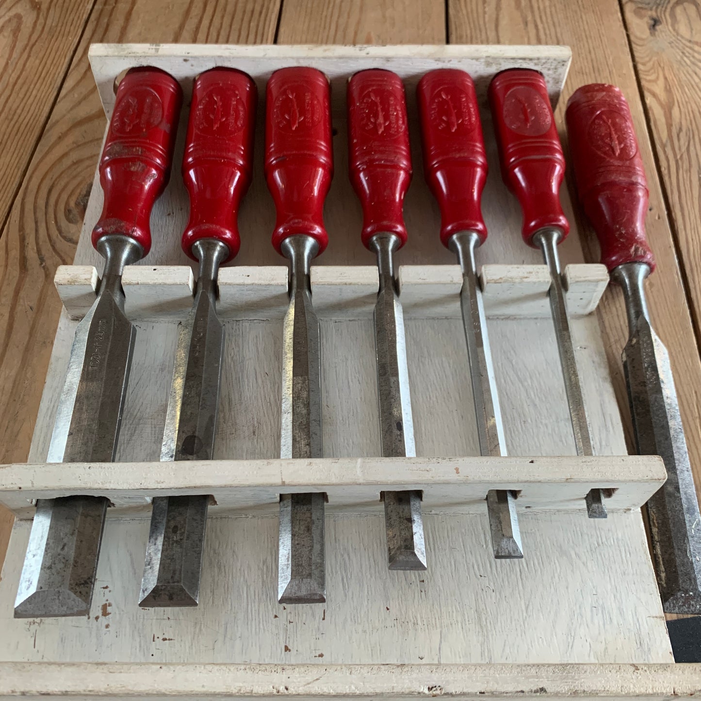 SOLD T9863 Vintage set of 6 + 1 SWEDISH E.A. BERG red resin handle BEVEL CHISELS