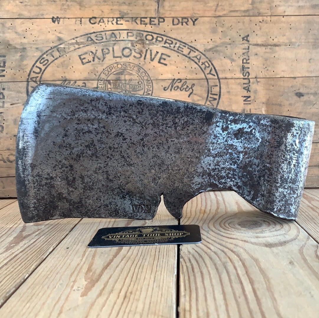 T9130 Antique LARGE 2.8kg FRENCH AXE head